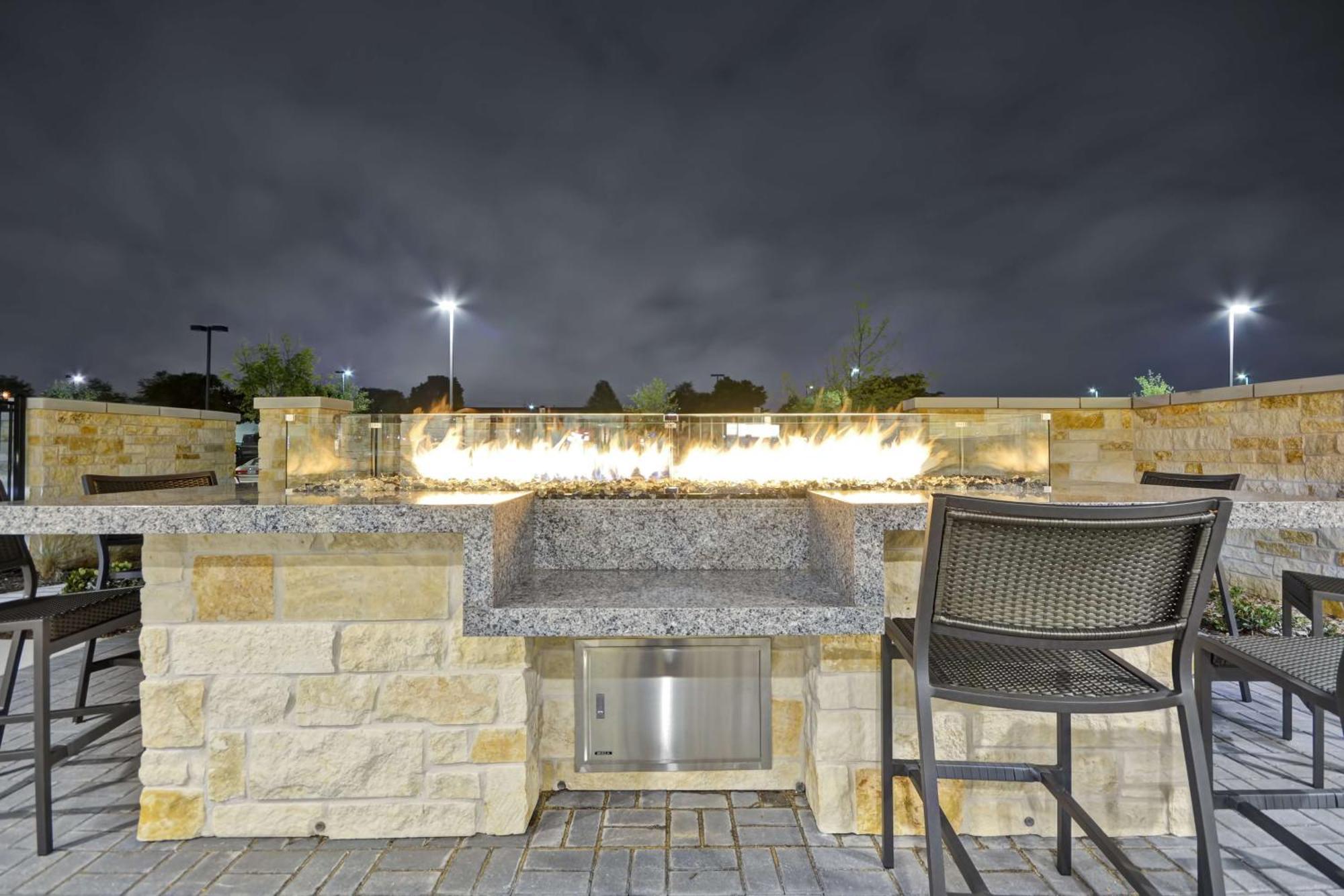 Home2 Suites By Hilton Dallas Addison Extérieur photo